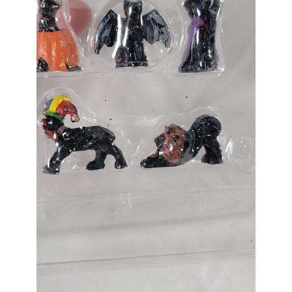New Lemax Figurines Spooky Town 12014 Halloweeb Cats Set Of 5 NEW 2021 Halloween - Picture 4 of 6
